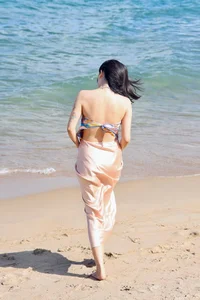 Phuong Linh Sets the Beach Ablaze With Her Bold Scarf-Top Look - image 7