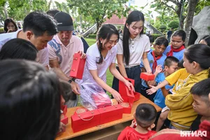 Minh Kien, Giana, and Nguyen Huy Bring Mid-Autumn Joy to Children - image 6