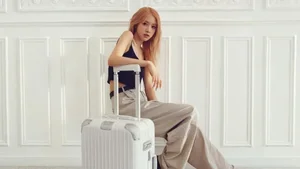 BLACKPINK's Rosé Captivates Fans Globally with Stunning Visual Transformation - image 0