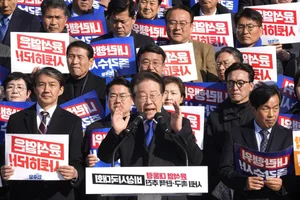 South Korean Protests: Citizens Demand Presidential Resignation - image 1
