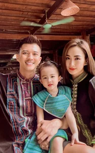 Prime-Time TV Actor Wins Hearts with Devoted Family Life Off-Screen - image 5
