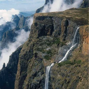 Chasing Waterfalls: Discover the World’s Most Breathtaking Natural Wonders - image 7