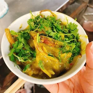 Haiphong Food Tour: The Spicy 'Long-Legged' Specialty That Leaves Everyone in Tears - image 1
