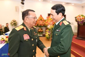 Commemorating the Traditional Day of Vietnamese Volunteer Soldiers and Experts in Laos - image 5