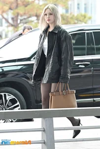 K-Pop Soloist Jeon Somi Turns Incheon Airport into a Runway Ahead of Milan Fashion Week - image 2
