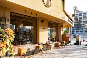 Best Cafes in Ho Chi Minh City to Watch the Historic April 30 Parade - image 2