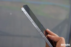 Samsung Galaxy Z Flip6 Review: Compact Design Meets Advanced AI Camera Features - image 1