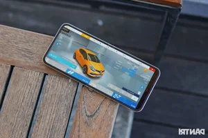 Samsung Galaxy Z Flip6 Review: Compact Design Meets Advanced AI Camera Features - image 8