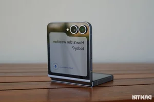 Samsung Galaxy Z Flip6 Review: Compact Design Meets Advanced AI Camera Features - image 6