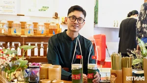 The Bamboo Tube Coffee Craze: Why Customers Wait Hours for This Viral Drink - image 3