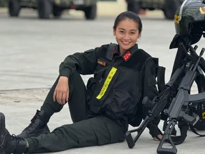 The Captain Who Went Viral: Stunning Presence During High-Stakes Traffic Stop - image 9