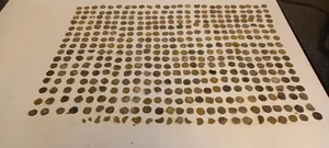 Rare Treasure Discovery: Hobbyist Unearths Ancient Artifacts Using Metal Detector - image 0