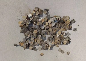 Rare Treasure Discovery: Hobbyist Unearths Ancient Artifacts Using Metal Detector - image 1