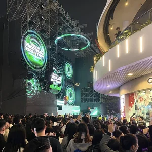 Hoan Kiem Lake and Van Quan Packed for 2025 Countdown - image 7