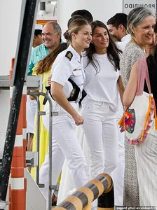 Princess Leonor Reunites with Queen Letizia After Military Training - image 6