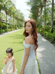 Famous Screen Actress Shares Heartwarming Moments with Her Young Daughter - image 3