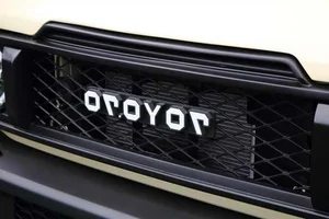 Custom Suzuki Jimny 70YO Body Kit: Transform Your Compact 4x4 into a Legendary Toyota Land Cruiser 70 Series Tribute - image 2