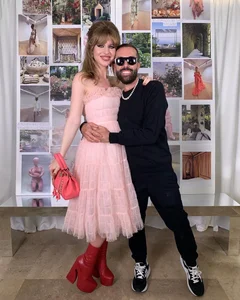 Inside Ivy Getty’s Glamorous Party Wardrobe: Bold and Luxurious - image 2