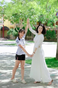 Where Is Actress Minh Phuong from the Famous Series 'Chay An' Now? - image 25