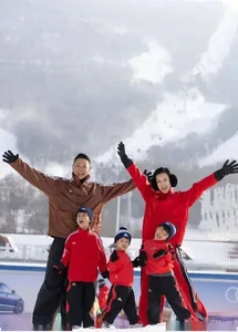 Chinese Celebrities Share Warm Family Moments During the Holiday - image 2