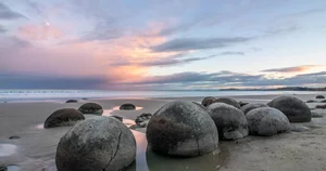 Unbelievable Geologic Wonders: Strangest Rock Formations on Earth - image 3