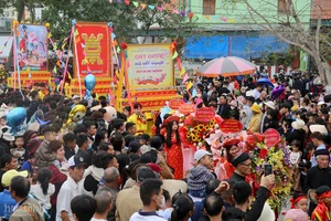 Tien Cong Festival 2024: Honoring the Elderly and Founding Ancestors of Ha Nam Island - image 9
