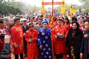 Tien Cong Festival 2024: Honoring the Elderly and Founding Ancestors of Ha Nam Island - image 11