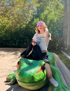 Supermodel Ngoc Quyen and Boyfriend Enjoy Family Outing with Confident Kids - image 2