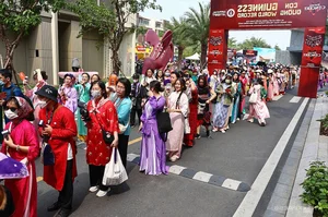 Vietnamese Fans Wear Traditional Costumes to Call Me by Fire Concert - image 9