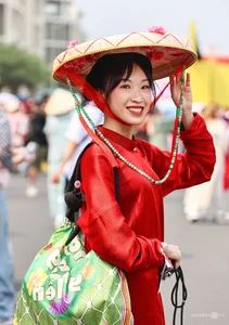 Vietnamese Fans Wear Traditional Costumes to Call Me by Fire Concert - image 3