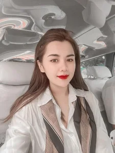 Football Star Quế Ngọc Hải Reveals the Real Side of His Gorgeous Wife - image 1