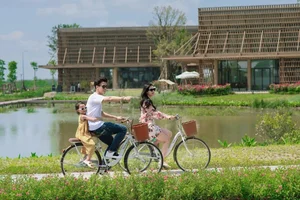 Football Star Quế Ngọc Hải Reveals the Real Side of His Gorgeous Wife - image 4