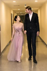 Actress Lan Phuong Shines Beside Her Tall Husband with Elegant Fashion Choices - image 0