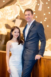 Actress Lan Phuong Shines Beside Her Tall Husband with Elegant Fashion Choices - image 6