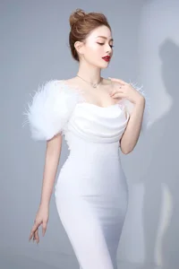 Actress Lan Phuong Shines Beside Her Tall Husband with Elegant Fashion Choices - image 4