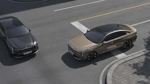 2025 Kia K8 Debuts with Bold New Design and Future Hybrid Variant - image 10