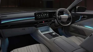 2025 Kia K8 Debuts with Bold New Design and Future Hybrid Variant - image 3