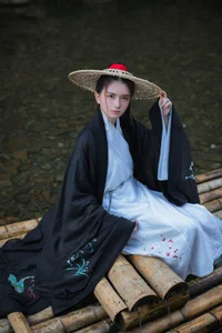 YiTuYu Art Language Vol.4348: Captivating Visuals Featuring the Elegant Model Yaki - image 12