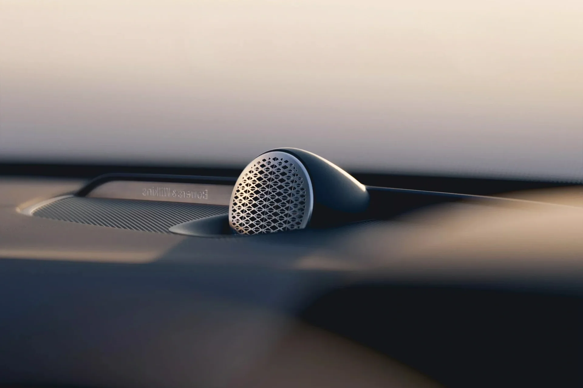 2025 Volvo XC90 Debuts with Enhanced Technology and Refined Luxury Design