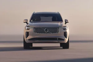 2025 Volvo XC90 Debuts with Enhanced Technology and Refined Luxury Design - image 1