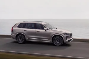 2025 Volvo XC90 Debuts with Enhanced Technology and Refined Luxury Design - image 2