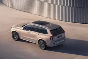 2025 Volvo XC90 Debuts with Enhanced Technology and Refined Luxury Design - image 3