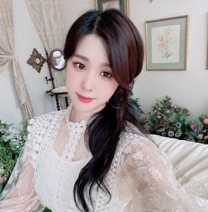 The Dark Side of Fame: Why a Beautiful Female Streamer Faced Unexpected Danger Online - image 9