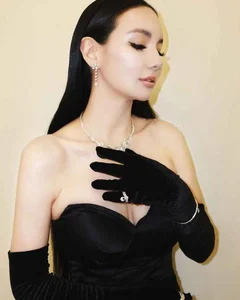 Inside the Resilient Life of Singaporean Billionaire Heiress Kim Lim - image 3