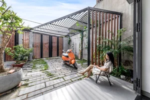 Innovative Z-Shaped Townhouse Design Optimizes Light and Feng Shui - image 5