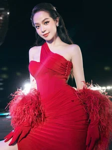Miss Da Nang Masterfully Embraces The Elegant Quiet Luxury Fashion Trend - image 3