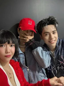 Vietnamese Stars Gather at My Dinh Stadium to Witness G-Dragon's Performance - image 4