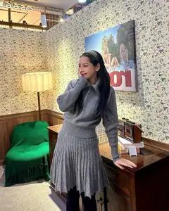 Chi Pu Impresses with Chic Mix-Match Style for Windy Weather: Get Her Fashionable Look! - image 2