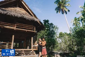 The Amazing Story of a Couple Living Isolated on an Island - image 4