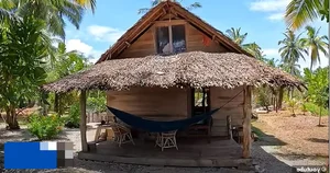 The Amazing Story of a Couple Living Isolated on an Island - image 8